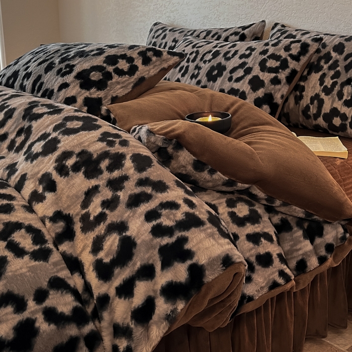 91家纺网 家纺一手货源 找家纺 子曰 2025新款美拉德高克重兔绒牛奶绒床盖款四件套 简约款-豹纹