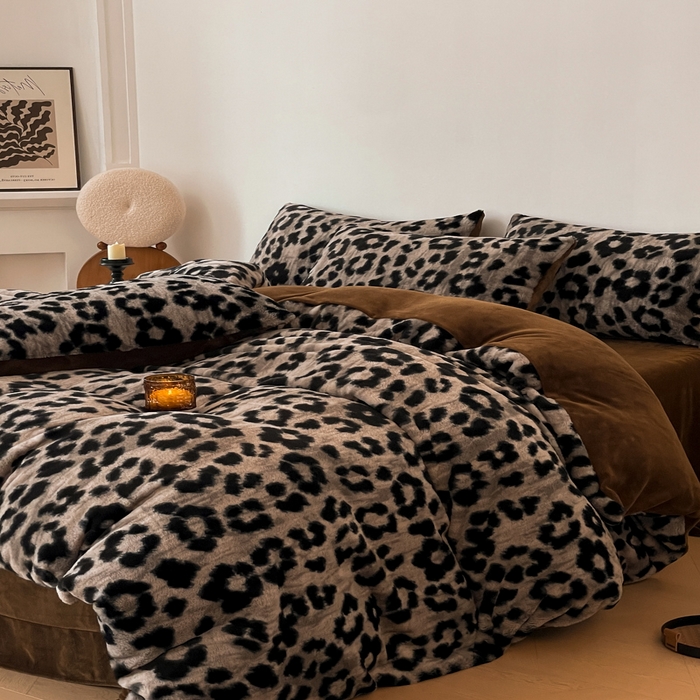 91家纺网 家纺一手货源 找家纺 子曰 2025新款美拉德高克重兔绒牛奶绒床盖款四件套 简约款-豹纹