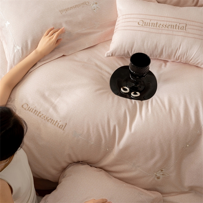 91家纺网 家纺一手货源 找家纺 红番天家居馆 （控价）2025新款全棉云柔棉磨毛+磨毛肌理纹+工艺款四件套-岚蝶（每款供货价的基础上一切活动券后+100） 岚蝶 盈盈