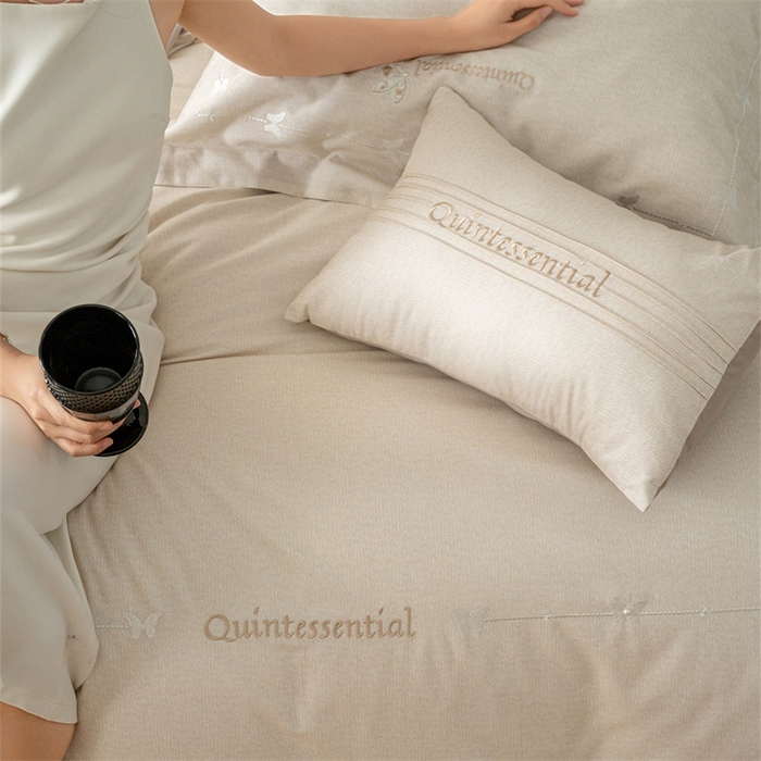 91家纺网 家纺一手货源 找家纺 红番天家居馆 （控价）2025新款全棉云柔棉磨毛+磨毛肌理纹+工艺款四件套-岚蝶（每款供货价的基础上一切活动券后+100） 岚蝶 杏子灰