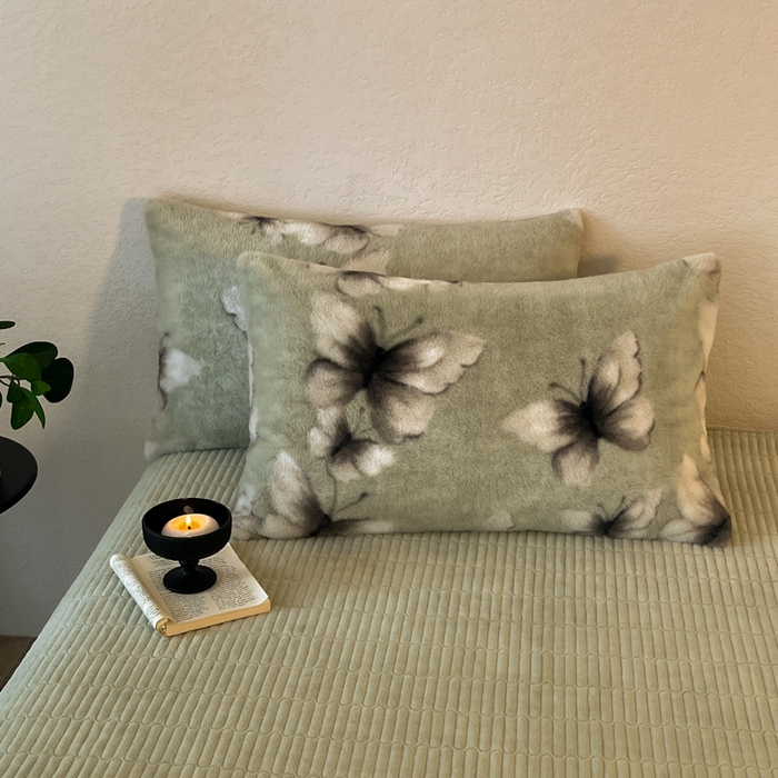 91家纺网 家纺一手货源 找家纺 子曰 2025新款美拉德高克重兔绒牛奶绒床盖款四件套 简约款-蝶舞绿