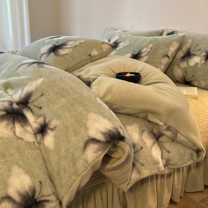 91家纺网 家纺一手货源 找家纺 子曰 2025新款美拉德高克重兔绒牛奶绒床盖款四件套 简约款-蝶舞绿