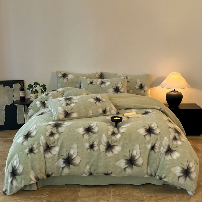 91家纺网 家纺一手货源 找家纺 子曰 2025新款美拉德高克重兔绒牛奶绒床盖款四件套 简约款-蝶舞绿