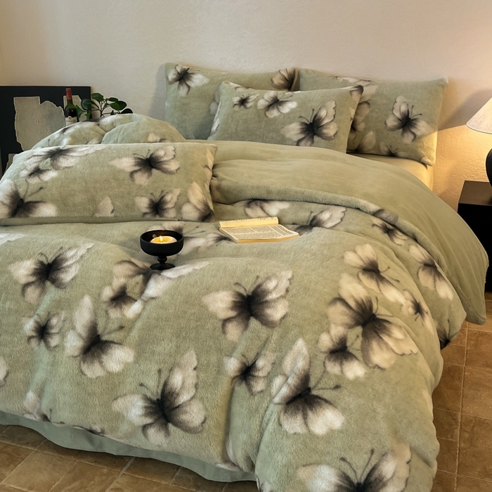 91家纺网 家纺一手货源 找家纺 子曰 2025新款美拉德高克重兔绒牛奶绒床盖款四件套 简约款-蝶舞绿