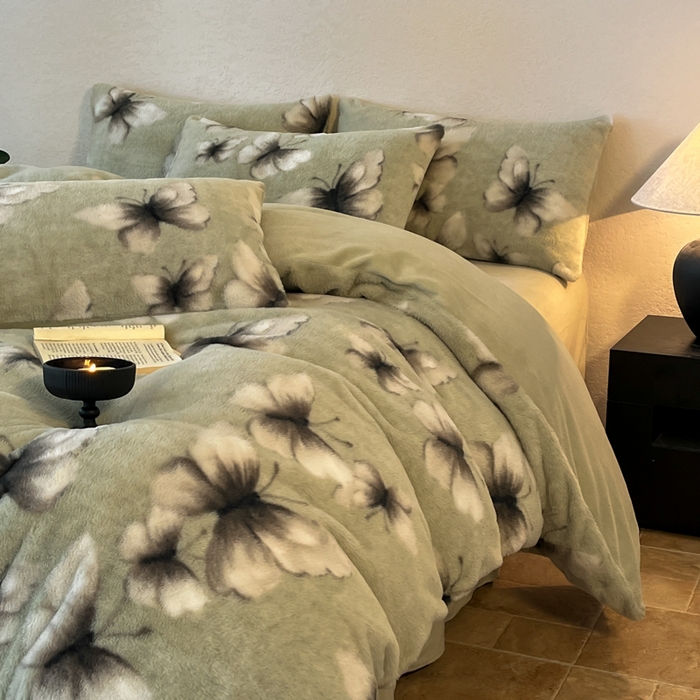 91家纺网 家纺一手货源 找家纺 子曰 2025新款美拉德高克重兔绒牛奶绒床盖款四件套 简约款-蝶舞绿