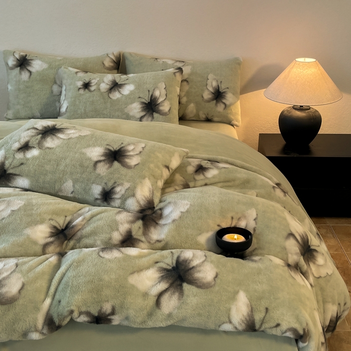 91家纺网 家纺一手货源 找家纺 子曰 2025新款美拉德高克重兔绒牛奶绒床盖款四件套 简约款-蝶舞绿