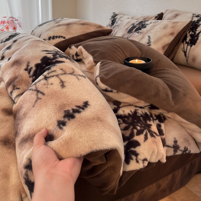 91家纺网 家纺一手货源 找家纺 子曰 2025新款美拉德高克重兔绒牛奶绒床盖款四件套 简约款-风情