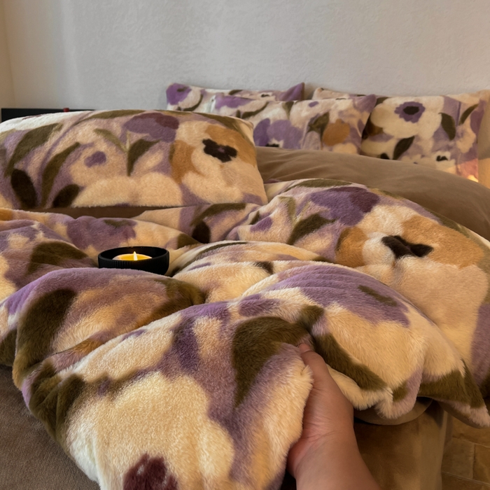 91家纺网 家纺一手货源 找家纺 子曰 2025新款美拉德高克重兔绒牛奶绒床盖款四件套 简约款-花海紫