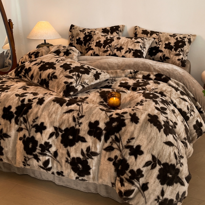 91家纺网 家纺一手货源 找家纺 子曰 2025新款美拉德高克重兔绒牛奶绒床盖款四件套 简约款-花语