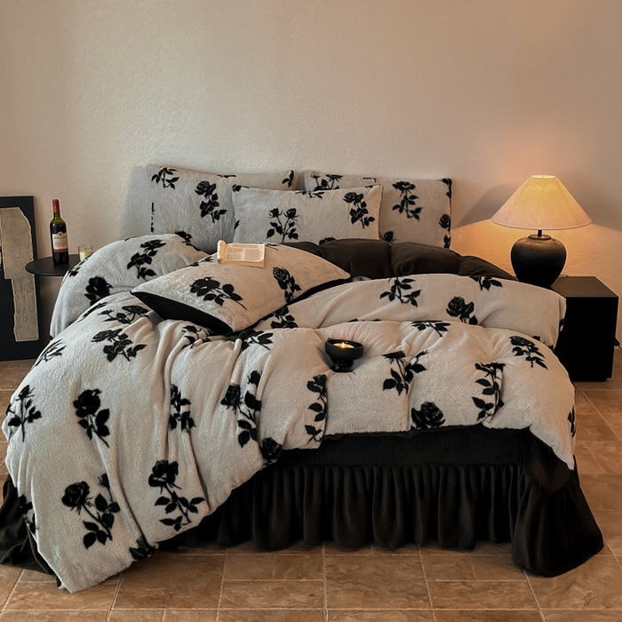 91家纺网 家纺一手货源 找家纺 子曰 2025新款美拉德高克重兔绒牛奶绒床盖款四件套 简约款-玫瑰(白)