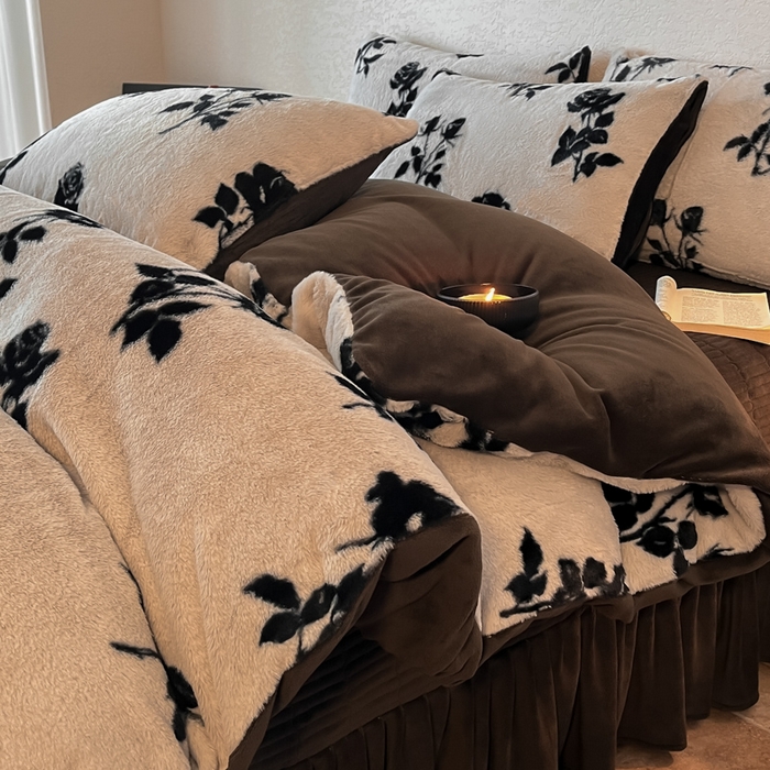 91家纺网 家纺一手货源 找家纺 子曰 2025新款美拉德高克重兔绒牛奶绒床盖款四件套 简约款-玫瑰(白)