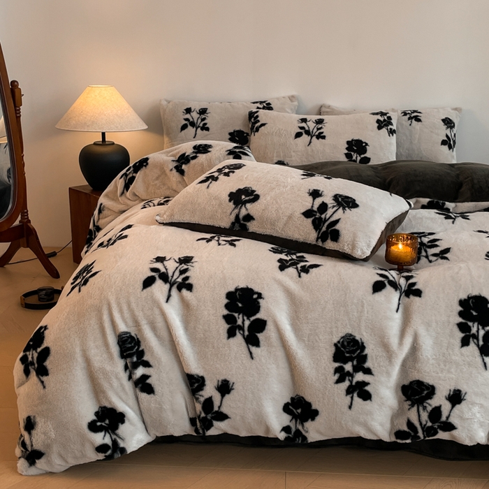 91家纺网 家纺一手货源 找家纺 子曰 2025新款美拉德高克重兔绒牛奶绒床盖款四件套 简约款-玫瑰(白)