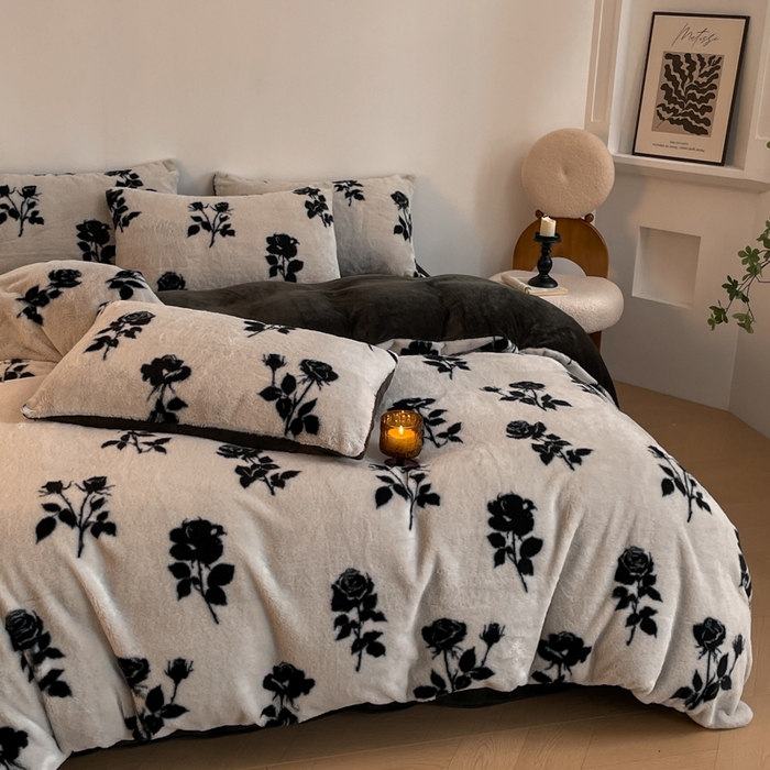 91家纺网 家纺一手货源 找家纺 子曰 2025新款美拉德高克重兔绒牛奶绒床盖款四件套 简约款-玫瑰(白)