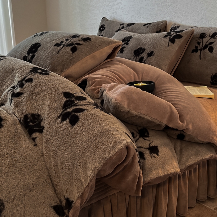 91家纺网 家纺一手货源 找家纺 子曰 2025新款美拉德高克重兔绒牛奶绒床盖款四件套 简约款-玫瑰(咖)