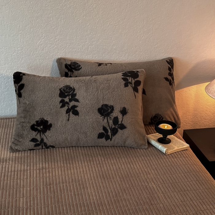 91家纺网 家纺一手货源 找家纺 子曰 2025新款美拉德高克重兔绒牛奶绒床盖款四件套 简约款-玫瑰(咖)