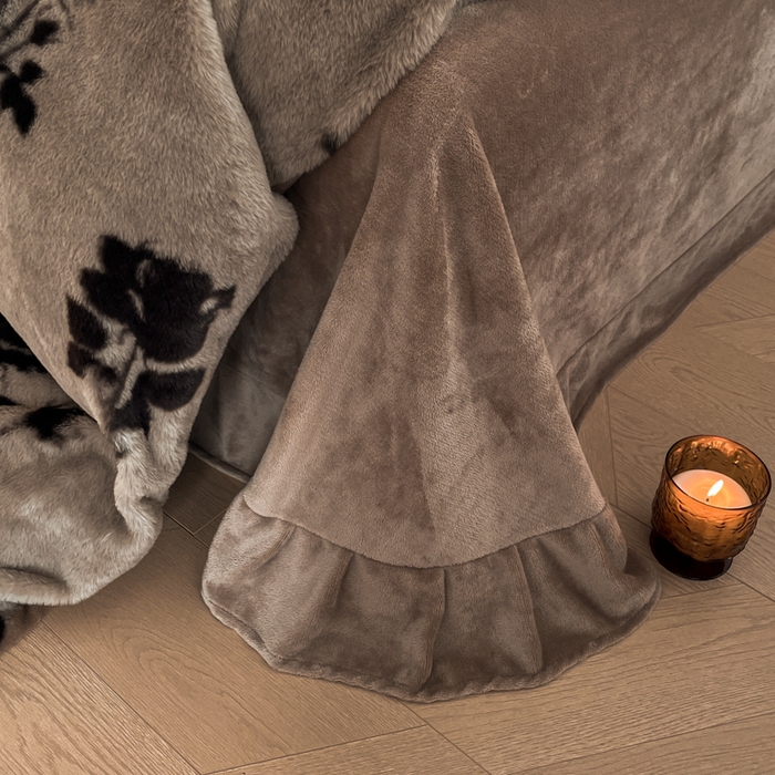 91家纺网 家纺一手货源 找家纺 子曰 2025新款美拉德高克重兔绒牛奶绒床盖款四件套 简约款-玫瑰(咖)