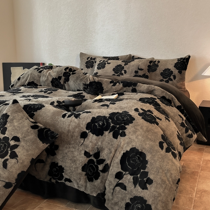 91家纺网 家纺一手货源 找家纺 子曰 2025新款美拉德高克重兔绒牛奶绒床盖款四件套 简约款-玫瑰灰