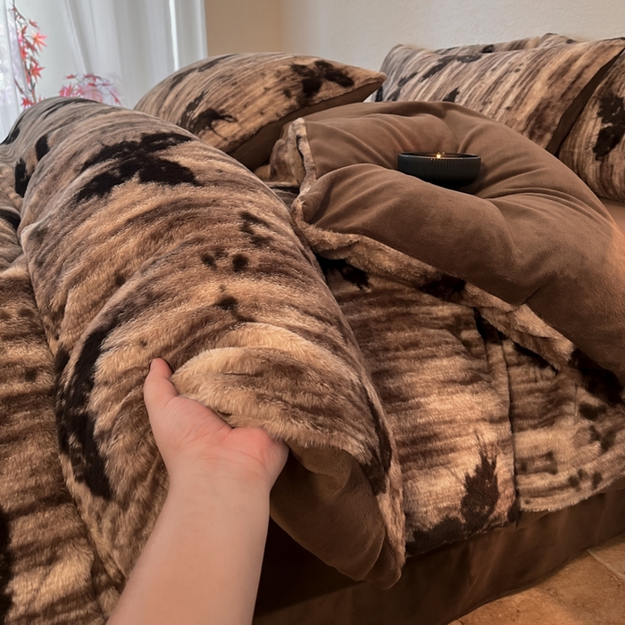 91家纺网 家纺一手货源 找家纺 子曰 2025新款美拉德高克重兔绒牛奶绒床盖款四件套 简约款-梦境棕