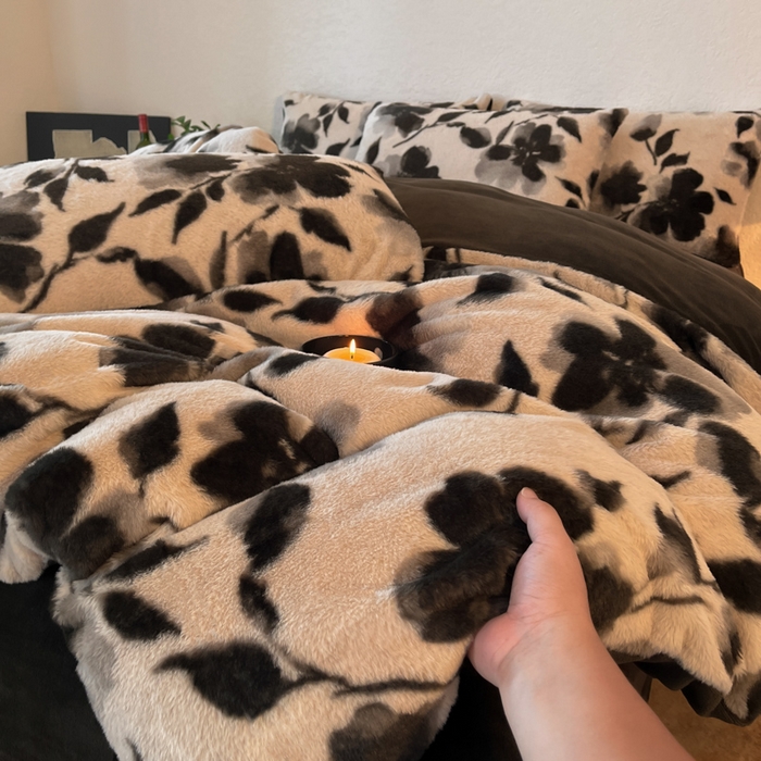 91家纺网 家纺一手货源 找家纺 子曰 2025新款美拉德高克重兔绒牛奶绒床盖款四件套 简约款-莫奈