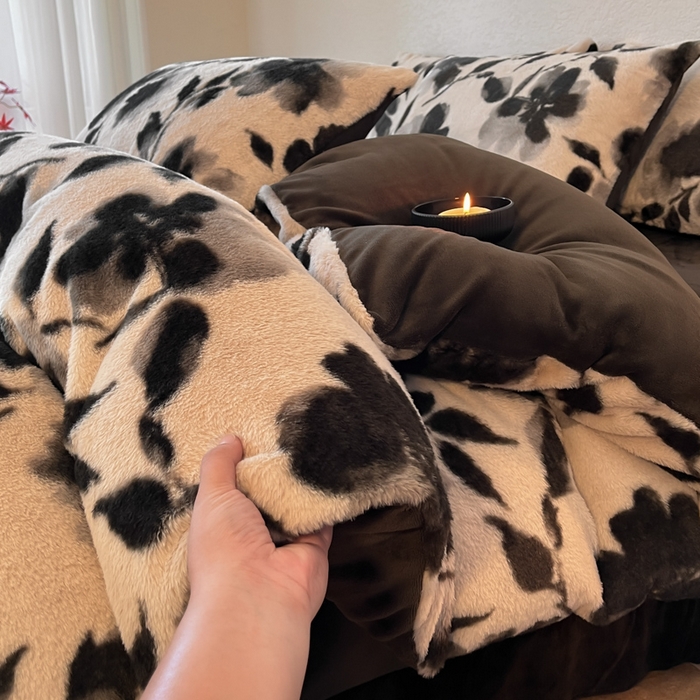 91家纺网 家纺一手货源 找家纺 子曰 2025新款美拉德高克重兔绒牛奶绒床盖款四件套 简约款-莫奈