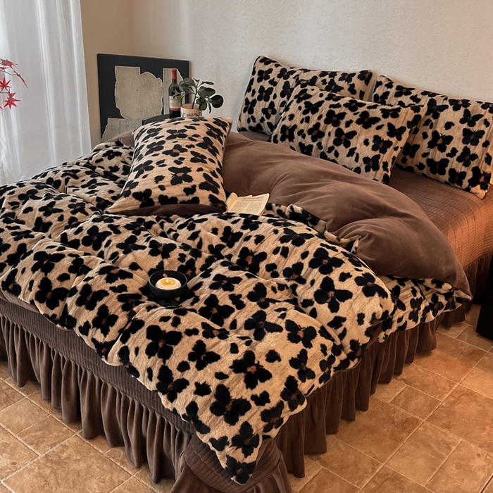 91家纺网 家纺一手货源 找家纺 子曰 2025新款美拉德高克重兔绒牛奶绒床盖款四件套 简约款-小蝴蝶