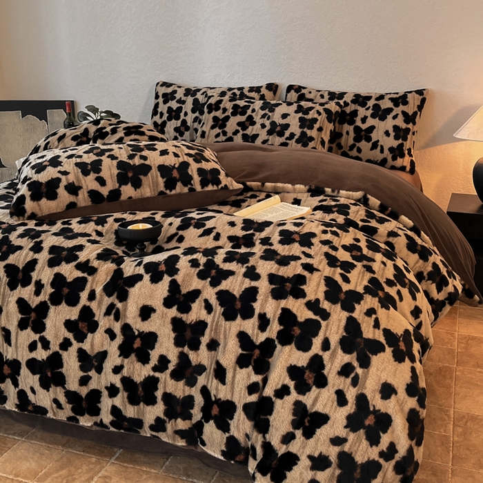 91家纺网 家纺一手货源 找家纺 子曰 2025新款美拉德高克重兔绒牛奶绒床盖款四件套 简约款-小蝴蝶