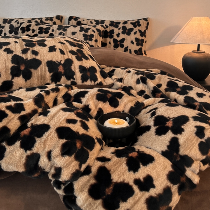 91家纺网 家纺一手货源 找家纺 子曰 2025新款美拉德高克重兔绒牛奶绒床盖款四件套 简约款-小蝴蝶