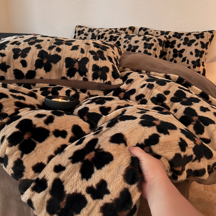 91家纺网 家纺一手货源 找家纺 子曰 2025新款美拉德高克重兔绒牛奶绒床盖款四件套 简约款-小蝴蝶