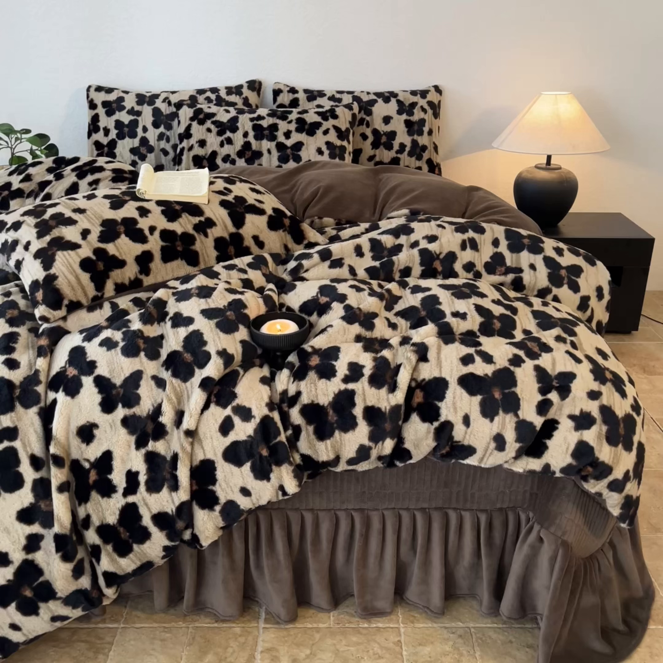 91家纺网 家纺一手货源 找家纺 子曰 2025新款美拉德高克重兔绒牛奶绒床盖款四件套 简约款-小蝴蝶