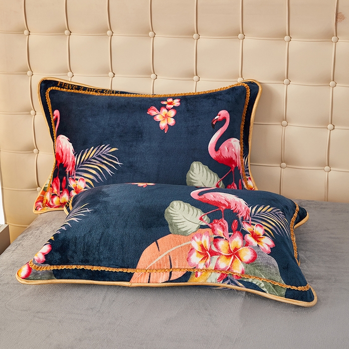 91家纺网 家纺一手货源 找家纺 栩裕 2025新款7斤重牛奶金貂绒印花牛奶绒四件套 火烈鸟