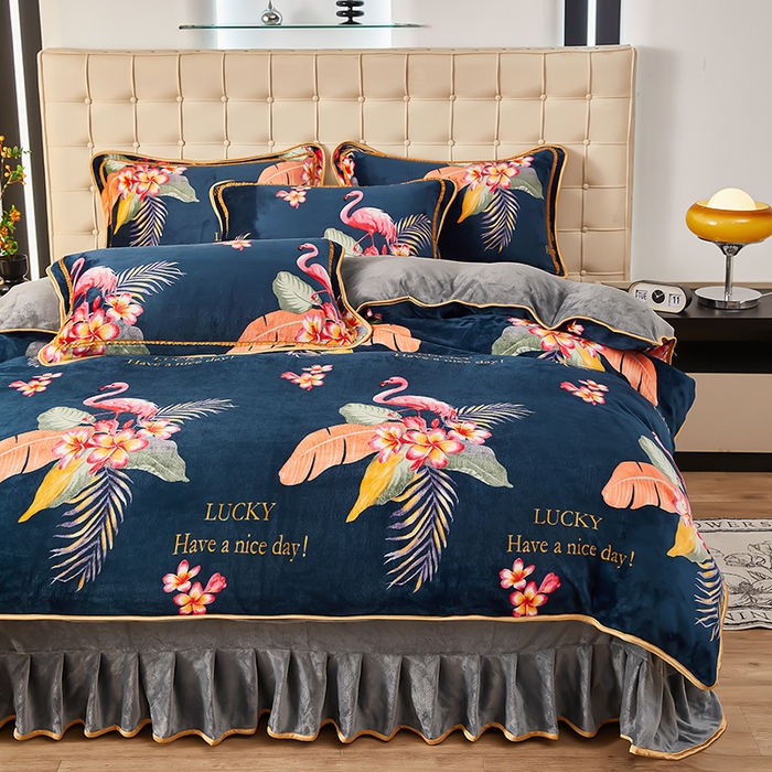 91家纺网 家纺一手货源 找家纺 栩裕 2025新款7斤重牛奶金貂绒印花牛奶绒四件套 火烈鸟