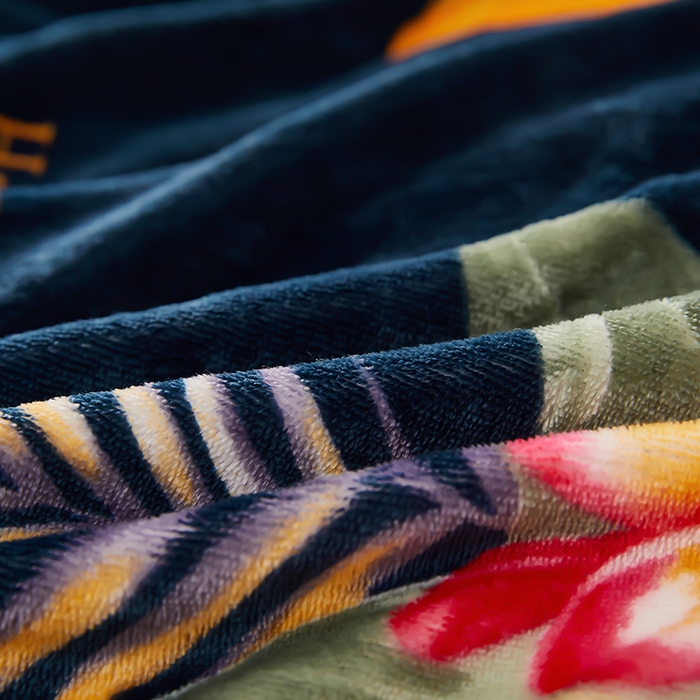 91家纺网 家纺一手货源 找家纺 栩裕 2025新款7斤重牛奶金貂绒印花牛奶绒四件套 火烈鸟