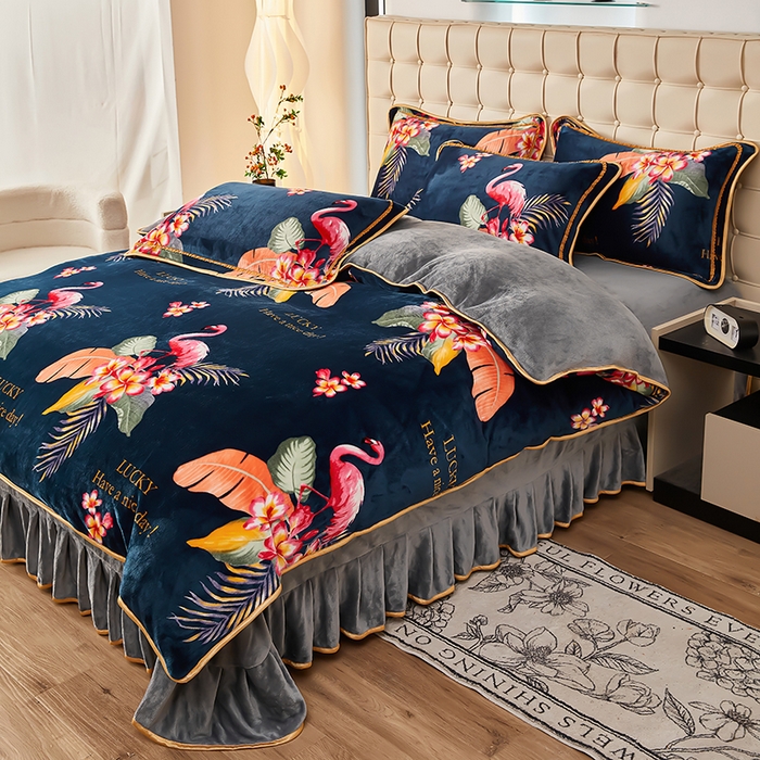 91家纺网 家纺一手货源 找家纺 栩裕 2025新款7斤重牛奶金貂绒印花牛奶绒四件套 火烈鸟