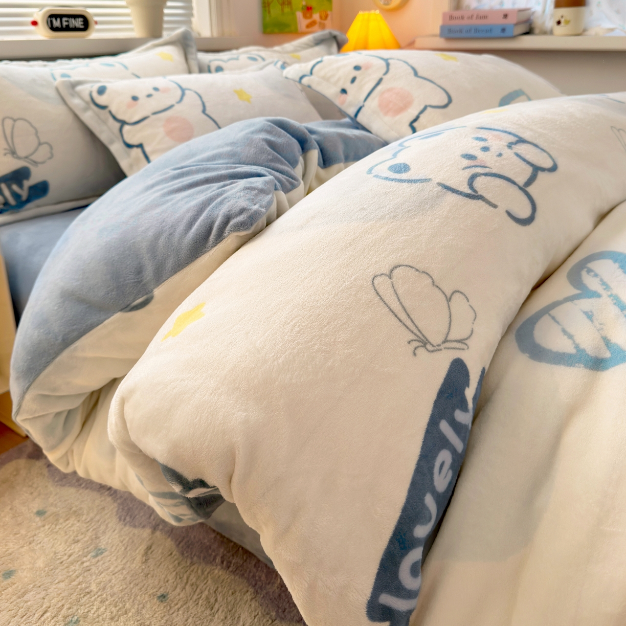 91家纺网 家纺一手货源 找家纺 铭宣 2025新款高克重牛奶绒印花保暖四件套床单床笠单被套款 爱心熊