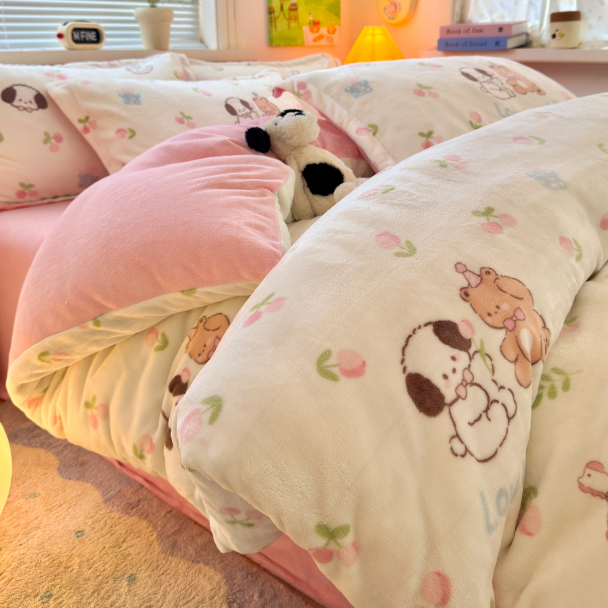 91家纺网 家纺一手货源 找家纺 铭宣 2025新款高克重牛奶绒印花保暖四件套床单床笠单被套款 秘密花园