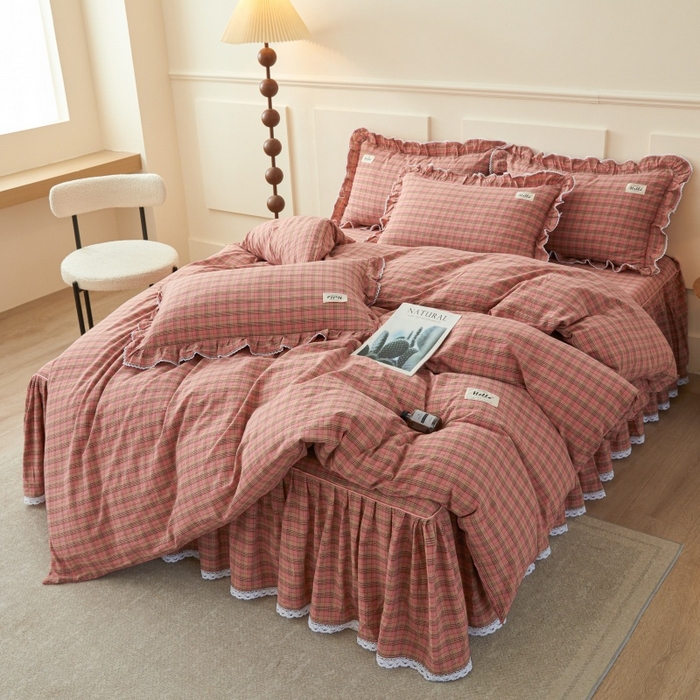 91家纺网 家纺一手货源 找家纺 缦彩 2025新款纯棉水洗棉床裙床罩四件套全棉防滑防尘保护套床单套件 艾米-粉