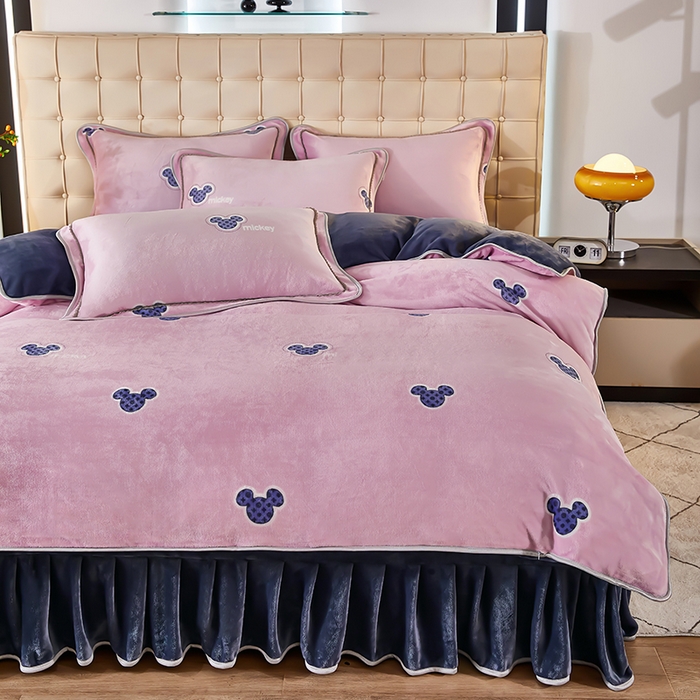 91家纺网 家纺一手货源 找家纺 栩裕 2025新款7斤重牛奶金貂绒印花牛奶绒四件套 童心粉