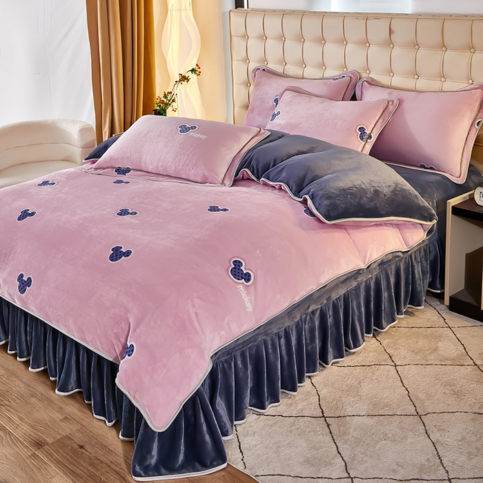 91家纺网 家纺一手货源 找家纺 栩裕 2025新款7斤重牛奶金貂绒印花牛奶绒四件套 童心粉