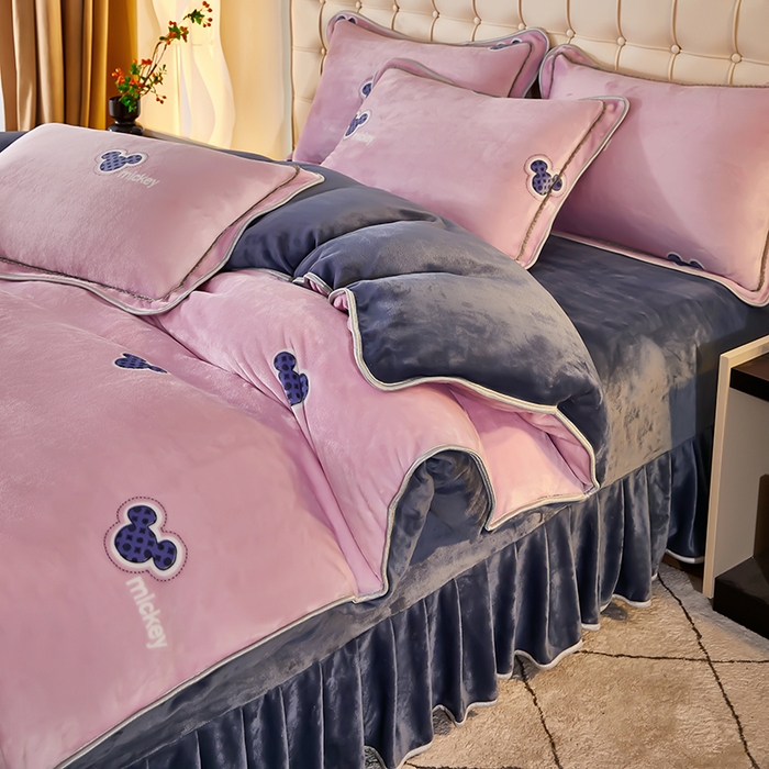 91家纺网 家纺一手货源 找家纺 栩裕 2025新款7斤重牛奶金貂绒印花牛奶绒四件套 童心粉