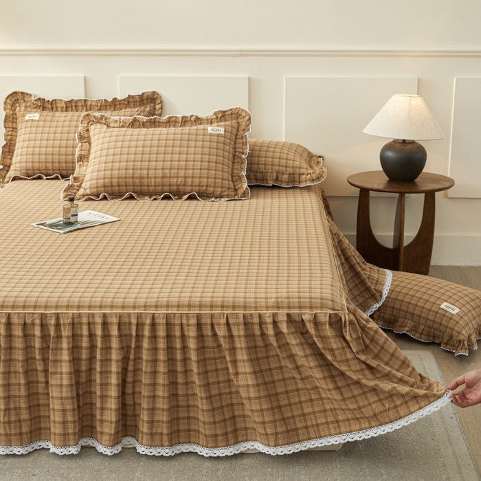 91家纺网 家纺一手货源 找家纺 缦彩 2025新款纯棉水洗棉床裙床罩四件套全棉防滑防尘保护套床单套件 艾米-咖