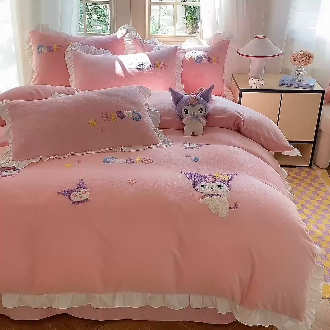 91家纺网 家纺一手货源 找家纺 雨菲家纺 2025新款高克重加厚牛奶绒毛巾绣韩版荷叶花边四件套-美美兔 美美兔粉