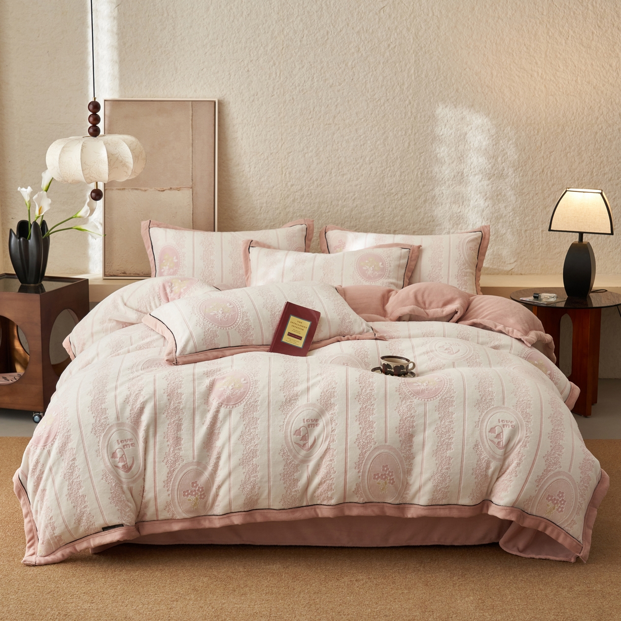 91家纺网 家纺一手货源 找家纺 子由家居 2025新款230g牛奶绒染色雕花可拆洗被套冬被 雕花被套-花境