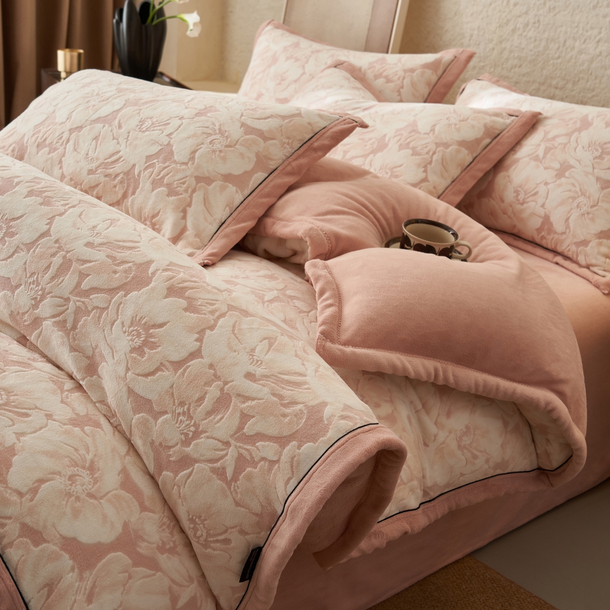 子由家居 2025新款230g牛奶绒染色雕花可拆洗被套冬被 雕花被套-绽放