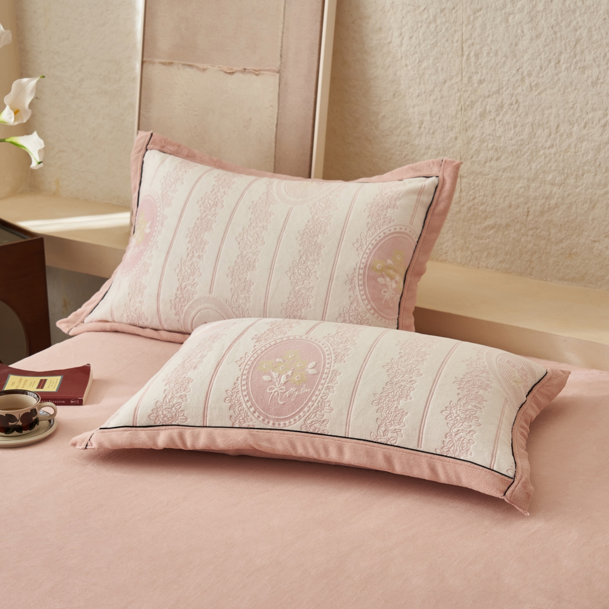 91家纺网 家纺一手货源 找家纺 子由家居 2025新款230g牛奶绒染色雕花可拆洗被套冬被 雕花被套-花境