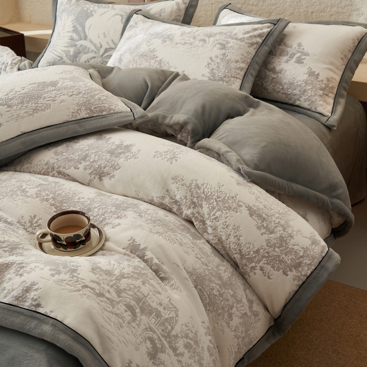 91家纺网 家纺一手货源 找家纺 子由家居 2025新款230g牛奶绒染色雕花可拆洗被套冬被 雕花被套-梦境