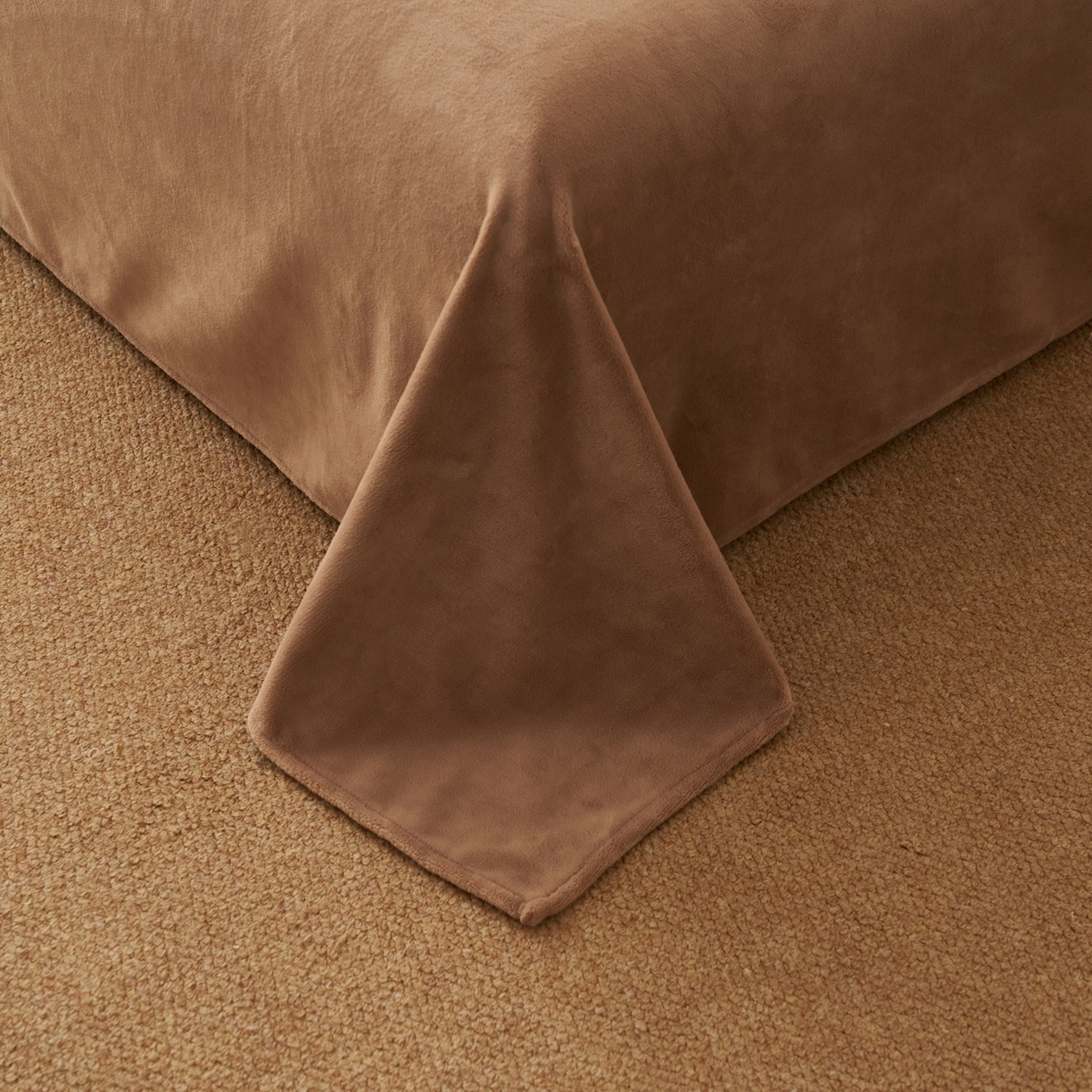 91家纺网 家纺一手货源 找家纺 子由家居 2025新款230g牛奶绒染色雕花可拆洗被套冬被 雕花被套-曲线肌理