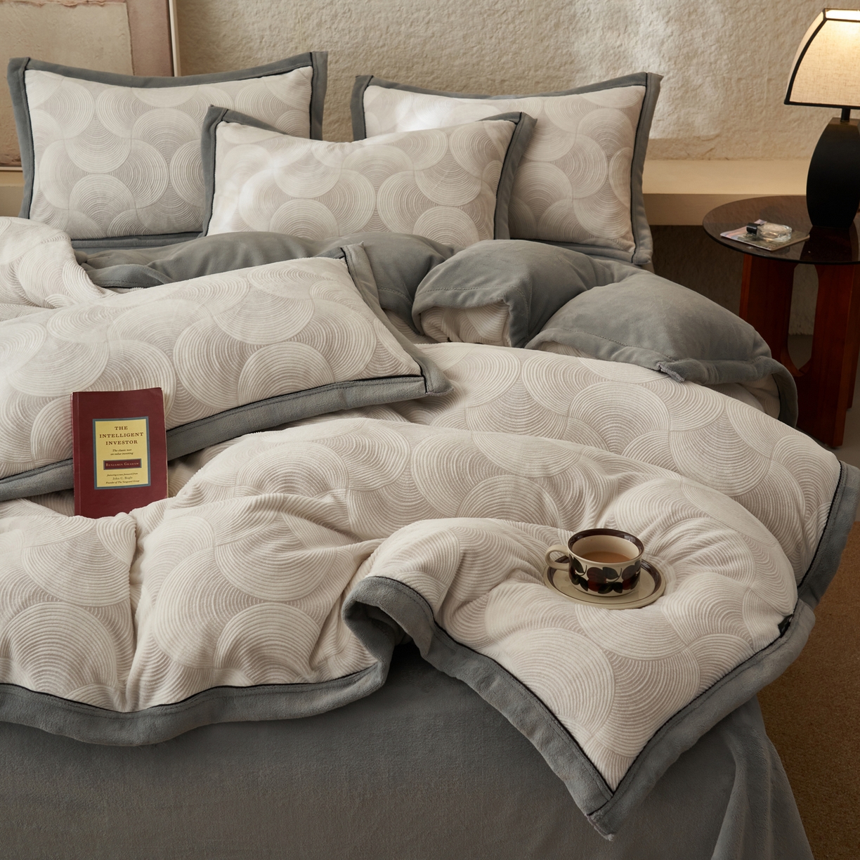 91家纺网 家纺一手货源 找家纺 子由家居 2025新款230g牛奶绒染色雕花可拆洗被套冬被 雕花被套-年轮