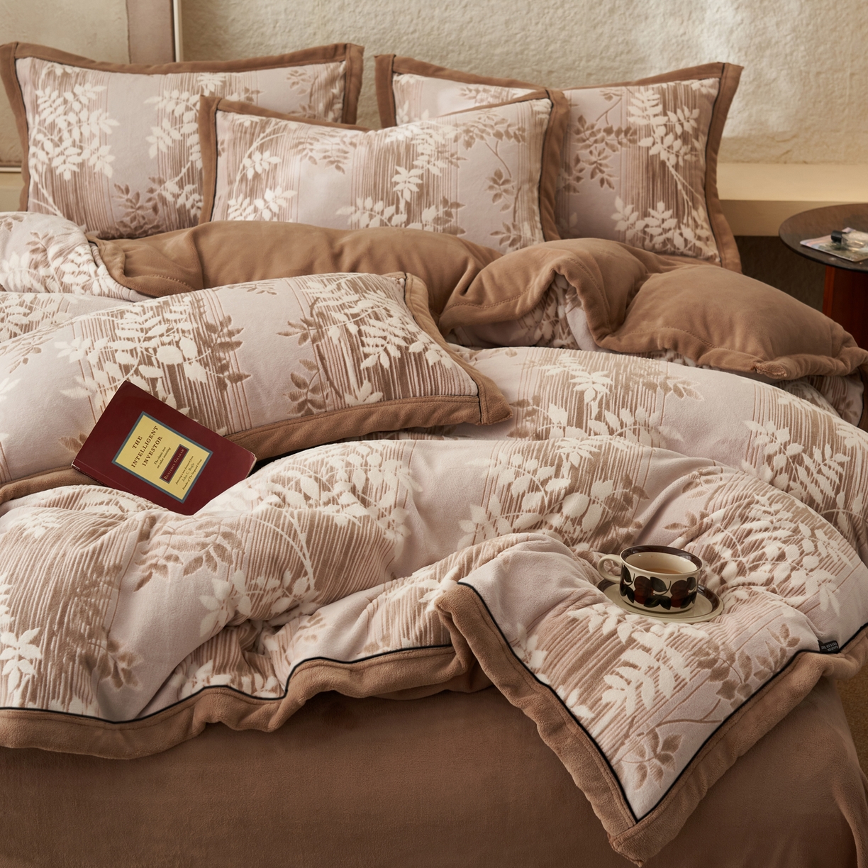 91家纺网 家纺一手货源 找家纺 子由家居 2025新款230g牛奶绒染色雕花可拆洗被套冬被 雕花被套-海棠