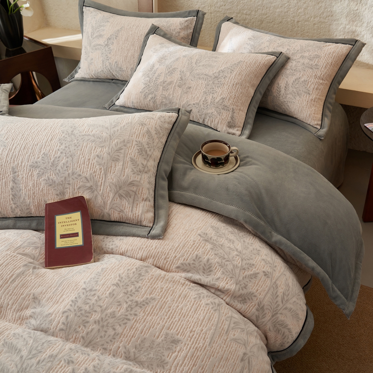 91家纺网 家纺一手货源 找家纺 子由家居 2025新款230g牛奶绒染色雕花可拆洗被套冬被 雕花被套-浮生