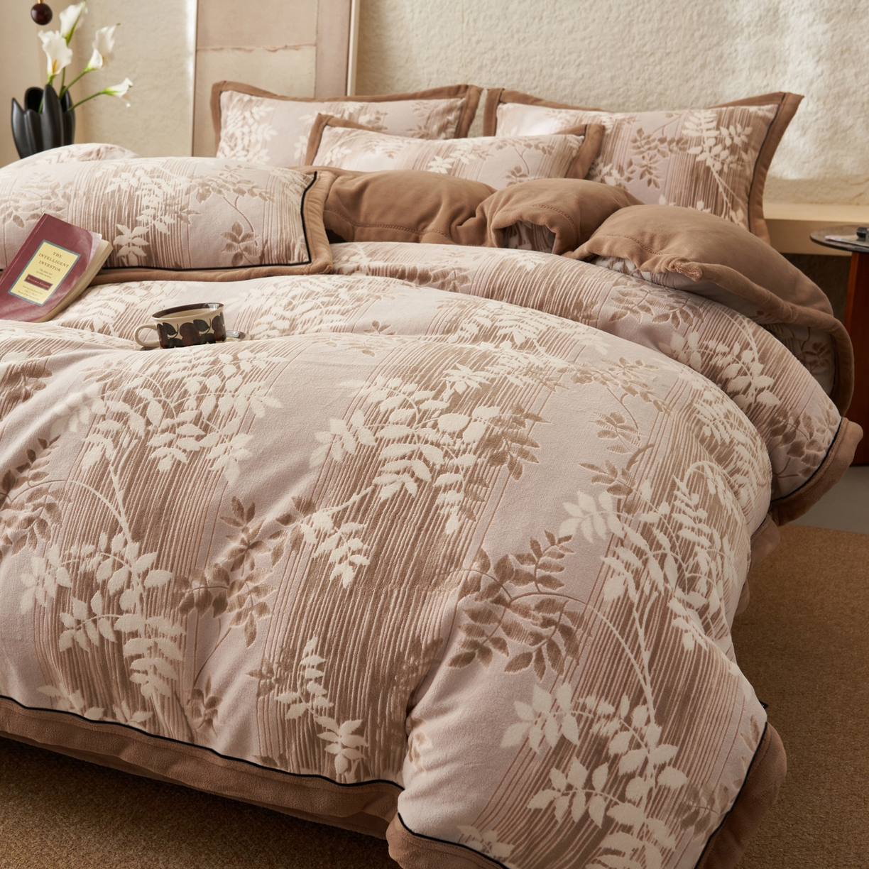 91家纺网 家纺一手货源 找家纺 子由家居 2025新款230g牛奶绒染色雕花可拆洗被套冬被 雕花被套-海棠